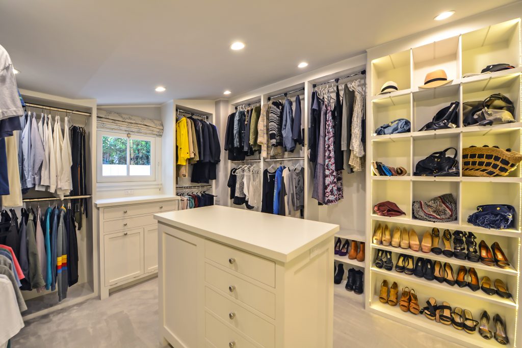 htcloset2200-1024×683